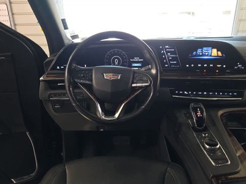 Used 2022 Cadillac Escalade ESV Luxury AWD/4WD image 16