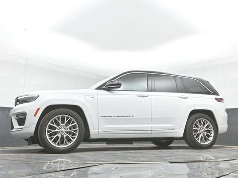 Used 2022 Jeep Grand Cherokee Summit w/ Advanced Protech Group IV AWD/4WD image 30