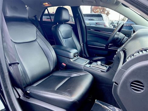 Used 2023 Chrysler 300 Touring w/ Sport Appearance Package image 22