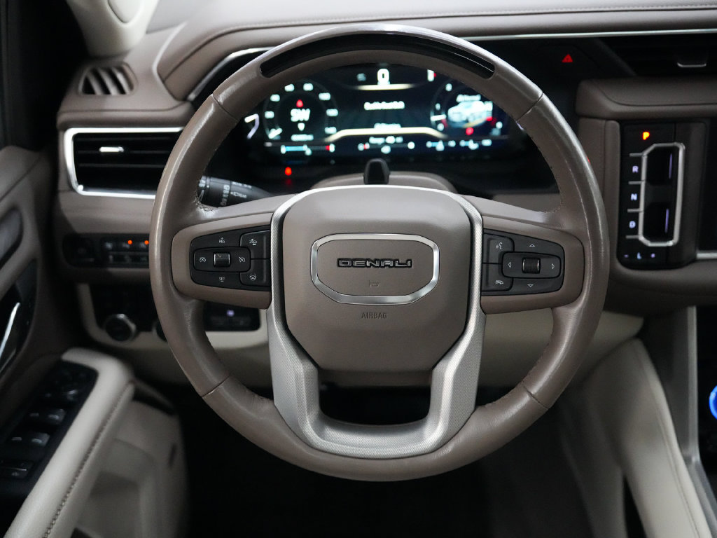 Used 2023 GMC Yukon XL Denali w/ Advanced Technology Package AWD/4WD image 25