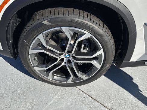 New 2026 BMW X5 xDrive40i w/ Climate Comfort Package image 32