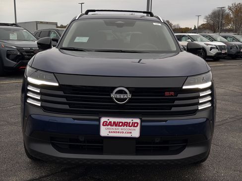 New 2026 Nissan Kicks SR image 3