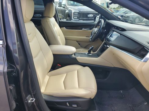 Used 2019 Cadillac XT5 FWD image 19