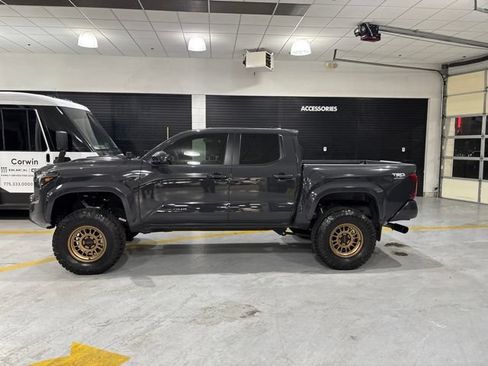 Used 2026 Toyota Tacoma TRD Off-Road AWD/4WD image 5