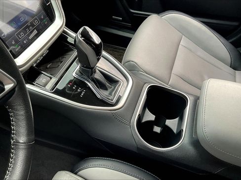 Used 2024 Subaru Outback Limited image 14