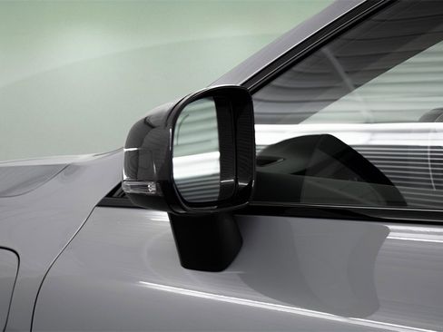 Certified 2024 Volvo XC60 T8 Ultimate w/ Protection Package Premier image 30