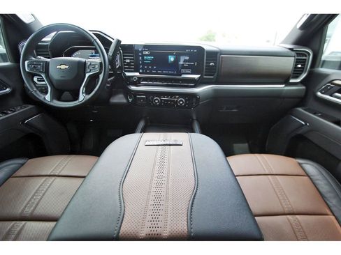 Used 2025 Chevrolet Silverado 3500 High Country w/ High Country Premium Package image 7