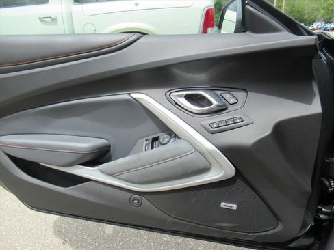 Used 2017 Chevrolet Camaro LT RWD image 18