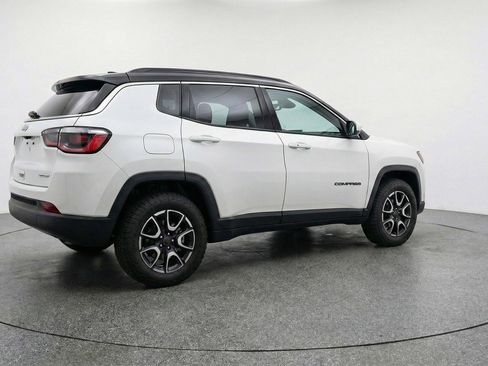 Used 2025 Jeep Compass Trailhawk image 7