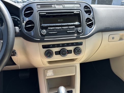 Used 2014 Volkswagen Tiguan S FWD image 22