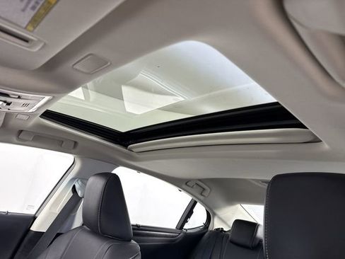 Used 2022 Lexus ES 250 Ultra Luxury w/ Accessory Package 2 image 21