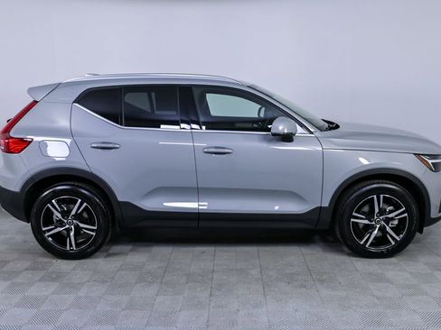 Certified 2025 Volvo XC40 B5 Core image 27