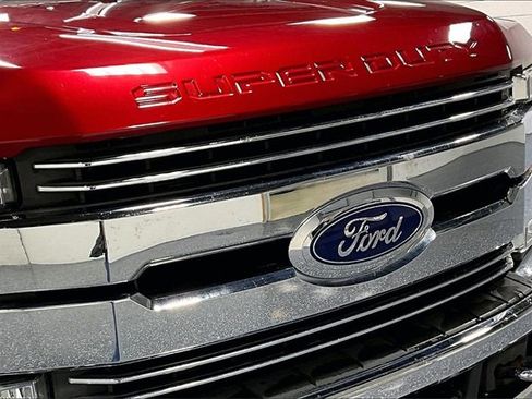 Used 2017 Ford F250 Lariat w/ Chrome Package image 31