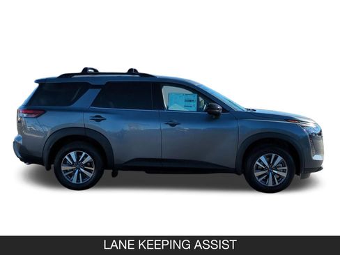 New 2026 Nissan Pathfinder SL image 6