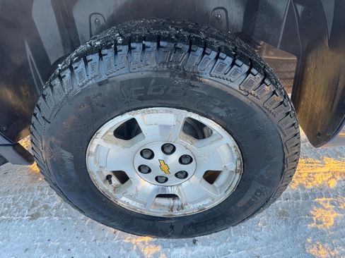 Used 2011 Chevrolet Avalanche LS image 17