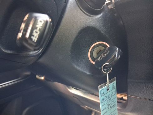 Used 2017 Toyota 4Runner SR5 AWD/4WD image 18