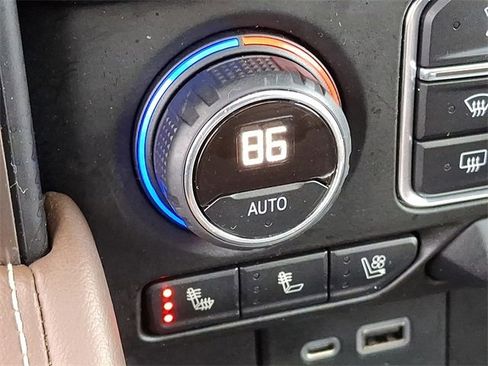 Used 2021 Chevrolet Suburban High Country w/ Premium Package image 24