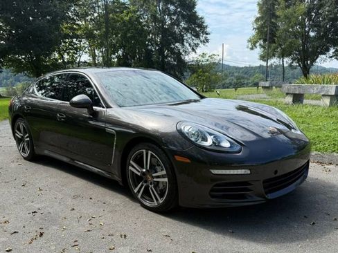 Used 2015 Porsche Panamera 4S image 3