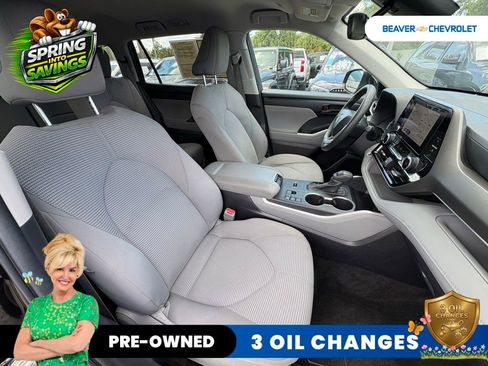 Used 2023 Toyota Highlander L FWD image 24