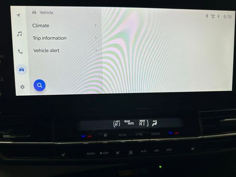 Used 2025 Toyota Sienna XLE image 30