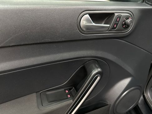 Used 2018 Volkswagen Beetle 2.0T S image 20