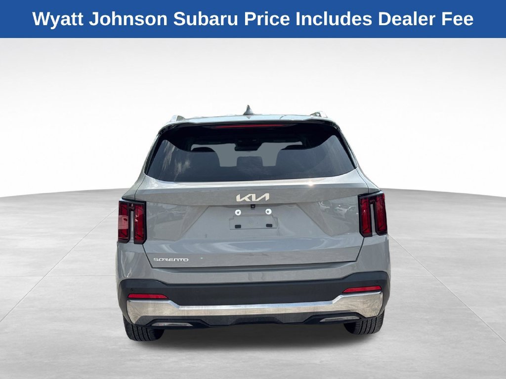 Used 2025 Kia Sorento S FWD image 5