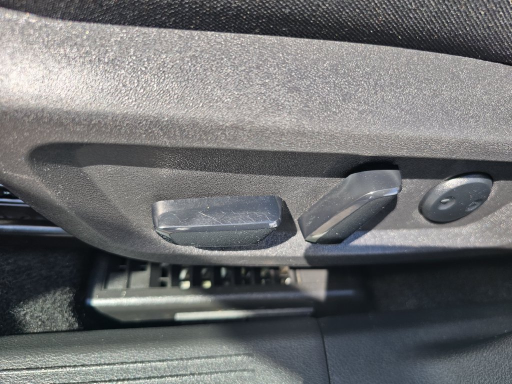Used 2024 Nissan Rogue SV FWD image 24