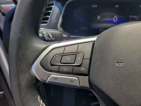 Used 2023 Volkswagen Tiguan SE FWD image 28