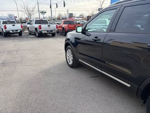 Used 2019 Ford Explorer XLT w/ Equipment Group 201A AWD/4WD image 4