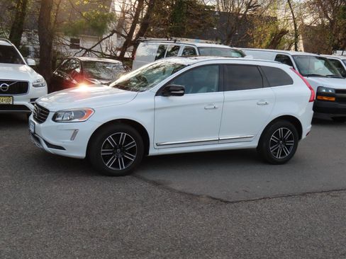 Used 2017 Volvo XC60 T5 Dynamic w/ Preferred Option Package image 2