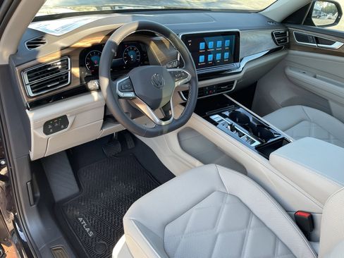 New 2026 Volkswagen Atlas SE image 17