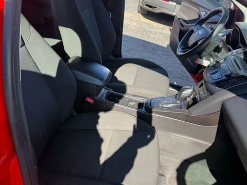 Used 2015 Ford Focus SE image 19