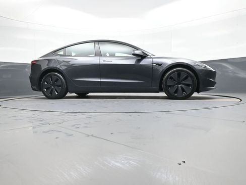 Used 2025 Tesla Model 3 Long Range image 31