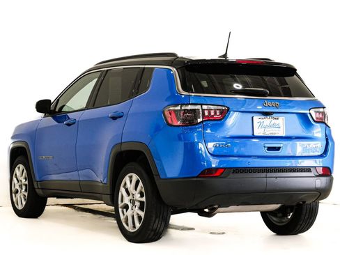 Used 2025 Jeep Compass Limited image 8