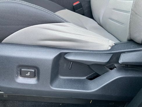 Used 2025 Toyota Tacoma TRD Off-Road image 12