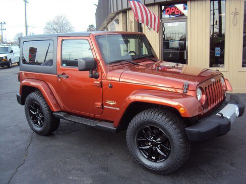 Used 2014 Jeep Wrangler Sahara w/ Connectivity Group image 2