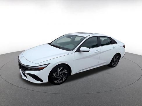 Used 2025 Hyundai Elantra SEL FWD image 8