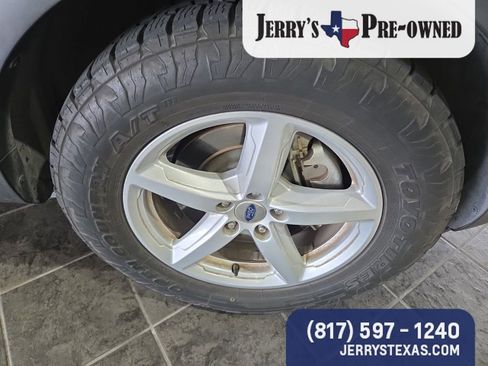 Used 2019 Ford Explorer XLT w/ Equipment Group 202A image 4