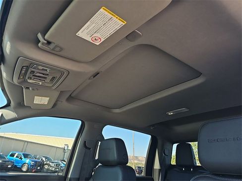 Used 2022 GMC Sierra 3500 Denali w/ Technology Package image 15