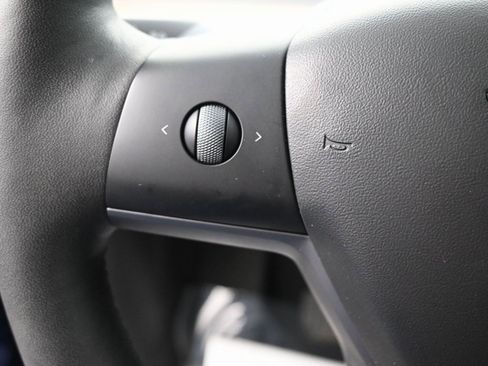 Used 2021 Tesla Model Y Long Range image 22