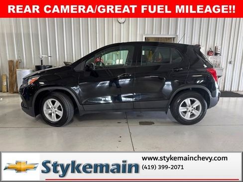 Used 2020 Chevrolet Trax LS FWD image 2