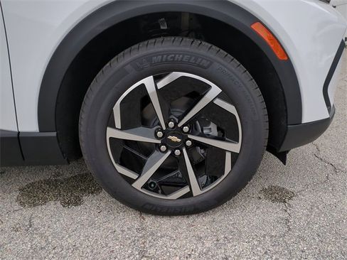 New 2026 Chevrolet Equinox EV LT image 11