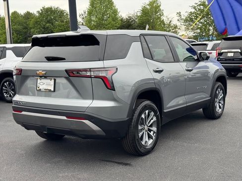 New 2026 Chevrolet Equinox LT w/ Convenience Package II AWD/4WD image 3