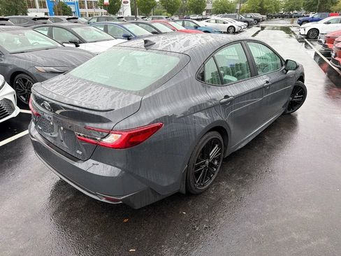 Used 2025 Toyota Camry SE w/ Convenience Package FWD image 6