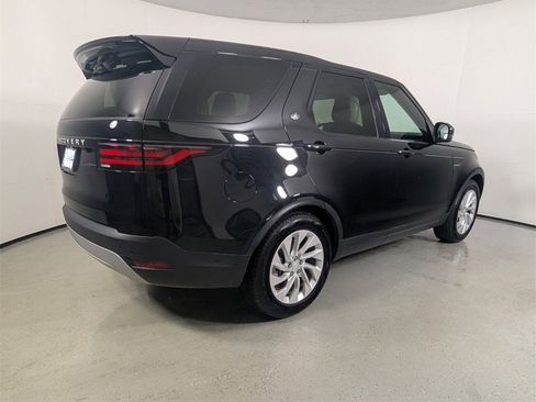 Used 2025 Land Rover Discovery S image 7