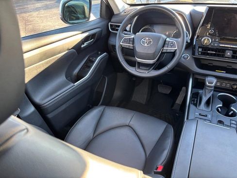 Used 2023 Toyota Highlander XLE image 20