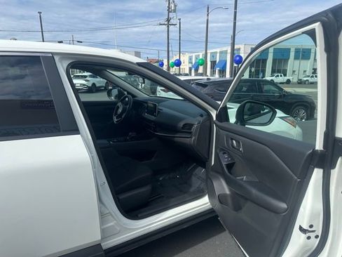 Used 2024 Nissan Rogue S image 11