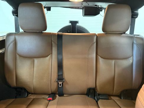 Used 2017 Jeep Wrangler Unlimited Sahara w/ Connectivity Group image 19