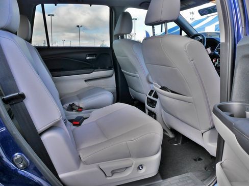 Used 2020 Honda Pilot Touring image 11