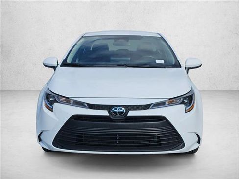 Used 2025 Toyota Corolla LE image 2